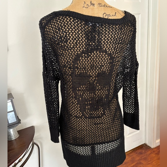 Rock & Republic Tops - Women's rock republic crochet three-quarter top with skull back